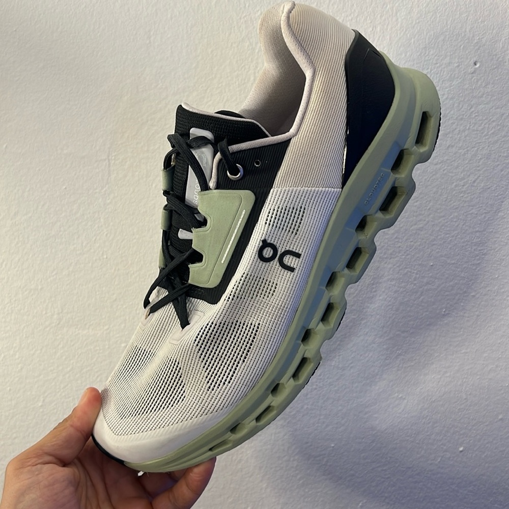 ON Cloudstratus V2 sz12 running shoe, great for beginners, long & easy runs